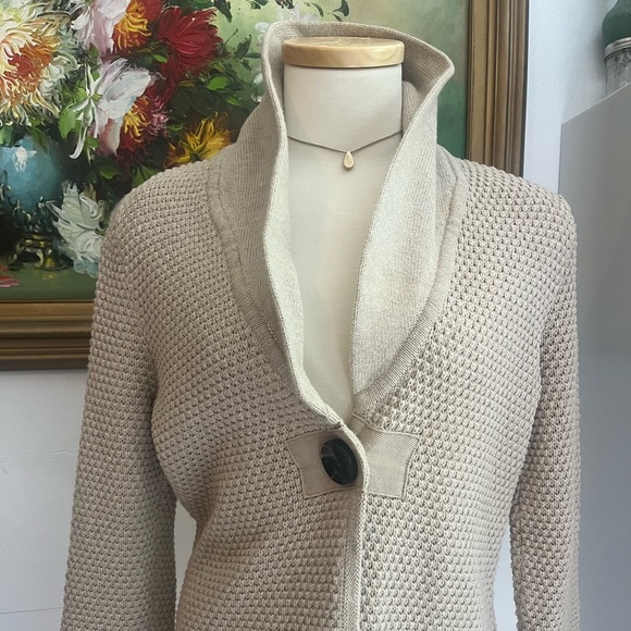 Liz Claiborne Tan Women's Cardigan Button clasp closure. - Picture 2 of 9